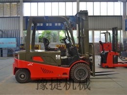 中国叉车和乐鱼租赁市场蓄势待发
